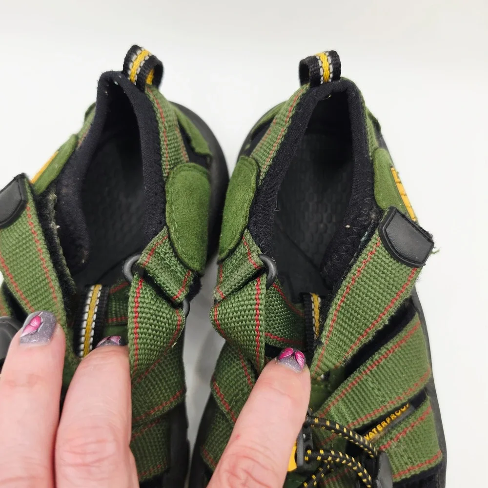 KEEN Newport H2 Waterproof Sandals Kids Size 1 Green Hiking Sport Shoes READ